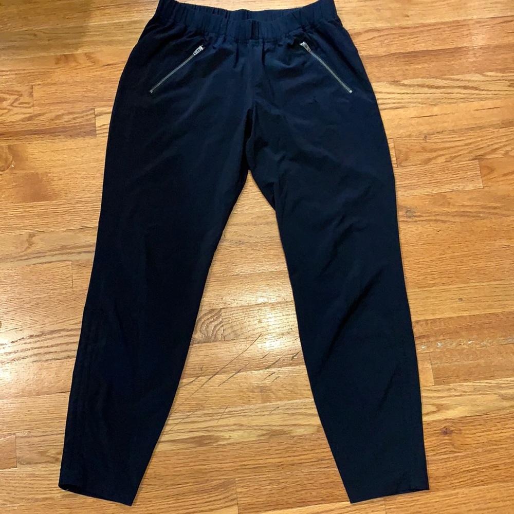 Athleta Aspire Ankle Pant. Size 4. Black.